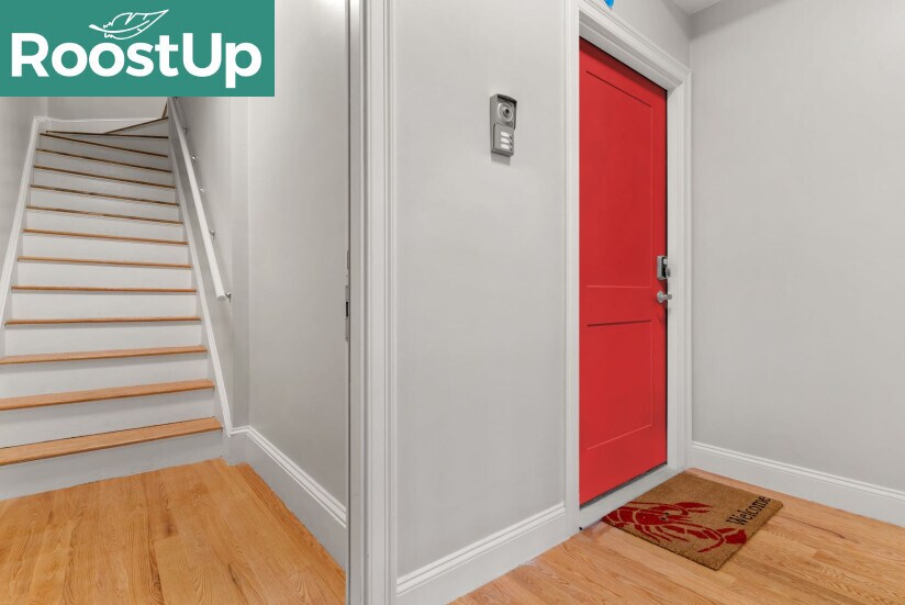 Building Photo - Furnished Bedroom with Private Bath in South Boston