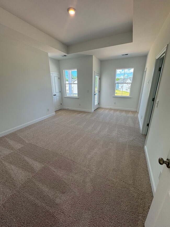 Building Photo - 3 Bedroom 2.5 Bath House in Hawthorne Land...