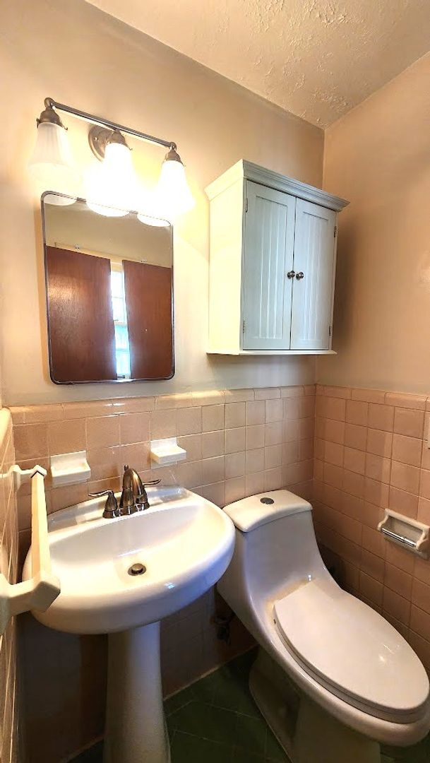 Building Photo - 3 Bed 1.5 Bath in the Coronado Heights 2nd Addn NW OKC