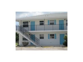 Building Photo - Bright and Clean 1 Bed 1 Bath 2nd Floor Apartment