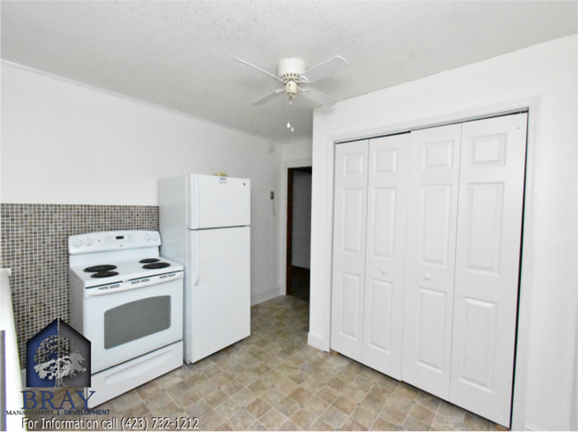 Building Photo - Centrally located charming cottage!