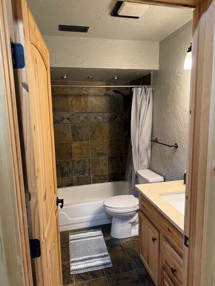 Building Photo - 340 Quartz Cir
