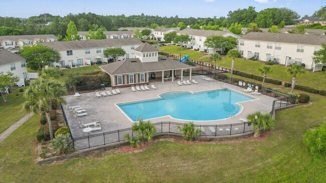 Building Photo - 718 Majestic Dr