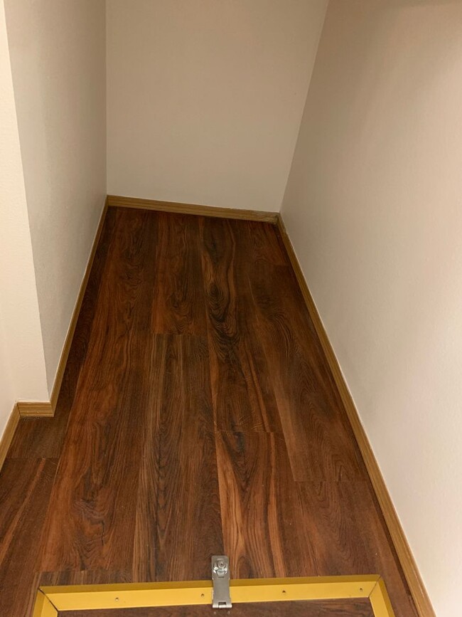 Building Photo - 3 Bdrm 1.5 Ba | Muldoon & Tudor area | AVA...