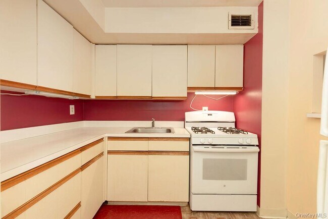 Building Photo - 1374 Midland Ave