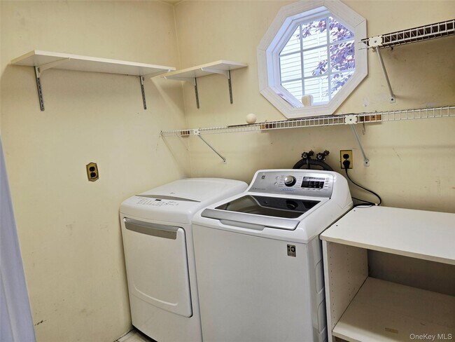 Building Photo - 104 Choir Ln