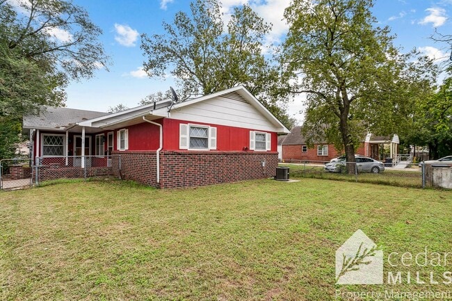 Building Photo - Southside 2 Bedroom Duplex