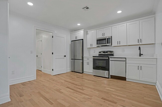 Building Photo - 52 Brinkerhoff St