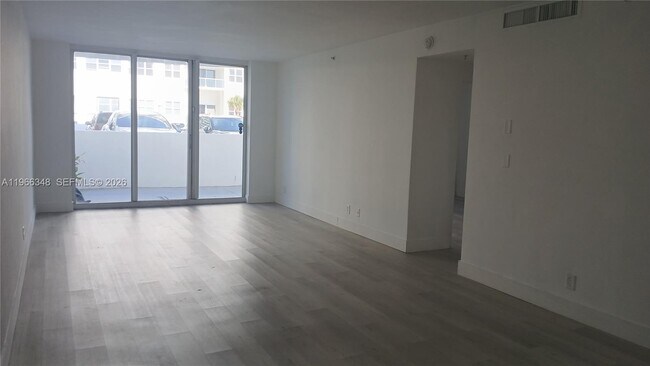 Building Photo - 3001 S Ocean Dr