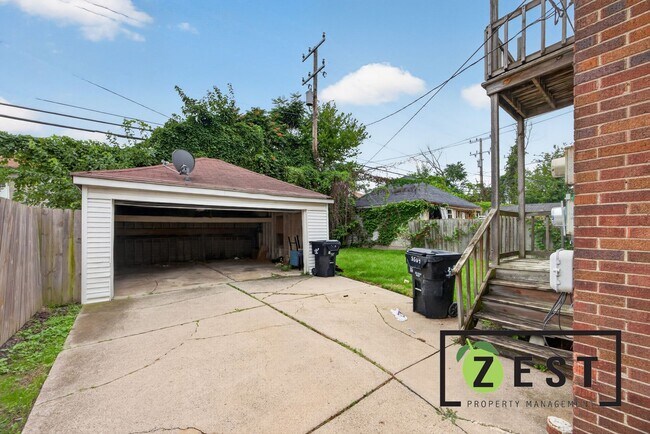 Building Photo - 5569 Bedford St