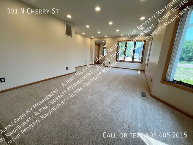 Building Photo - 301 N Cherry St