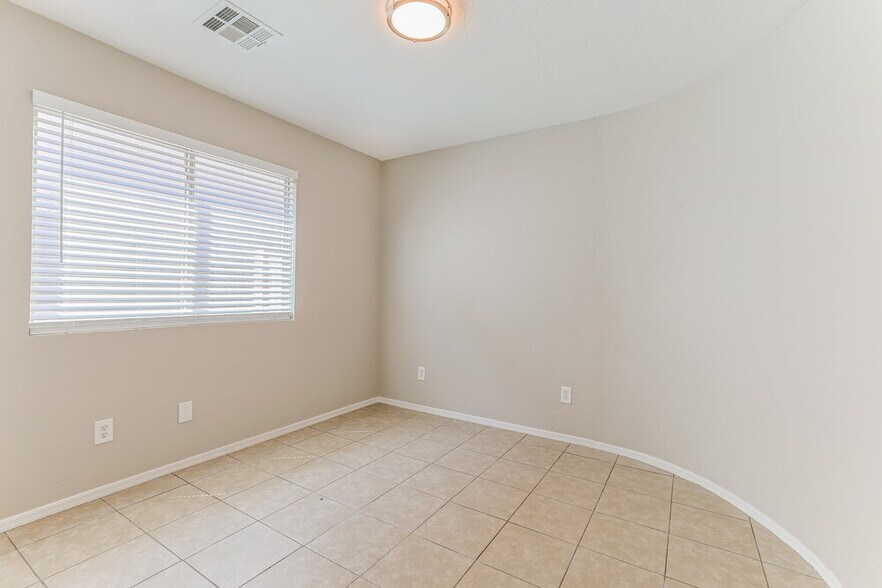 Building Photo - 35350 N Bandolier Dr