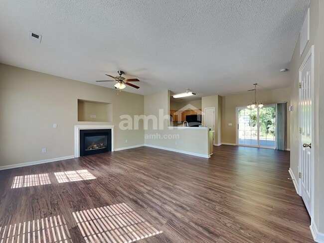 Building Photo - 720 Waterbrook Ln