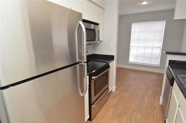 Building Photo - 8722 Mallard Reserve Dr