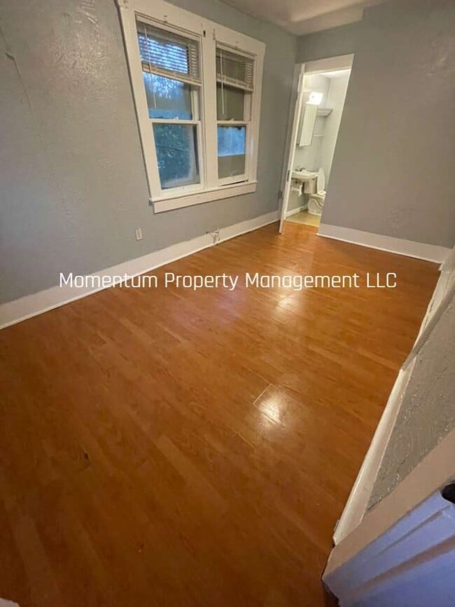 Building Photo - 8406 N Brooks St