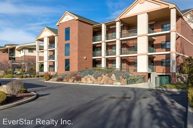 Building Photo - 2 br, 2 bath House - 300 Col Pt Dr C-201