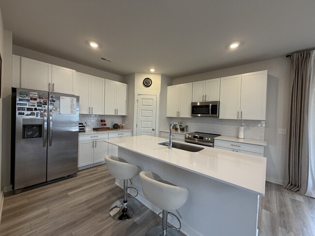 Building Photo - 213 Tartan Dr