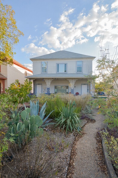 Building Photo - 814 W Russell Pl