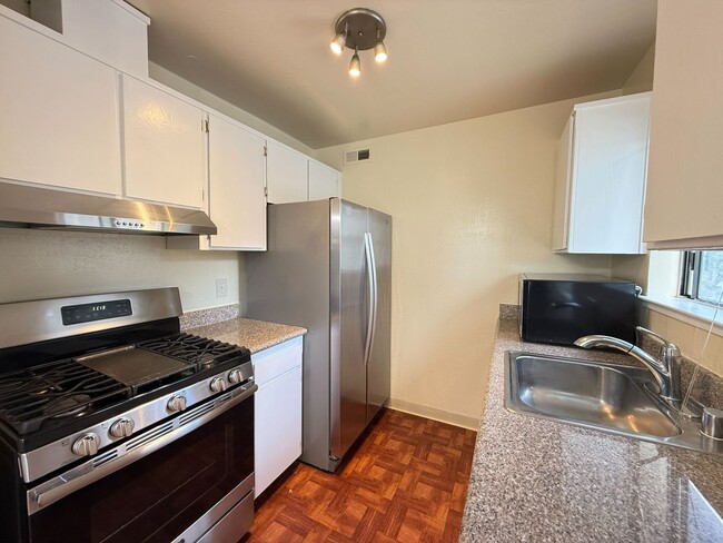 Building Photo - Fremont- Newly Upgraded, 2 Bed 2 Bath Cond...