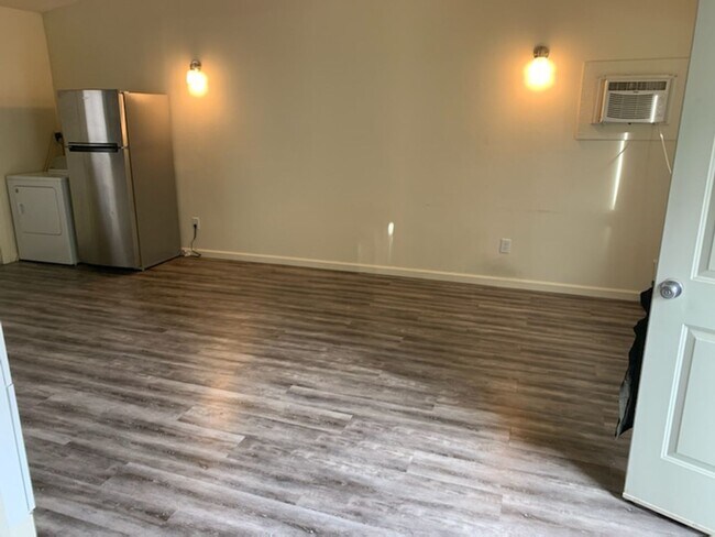 Building Photo - Ash Duplex