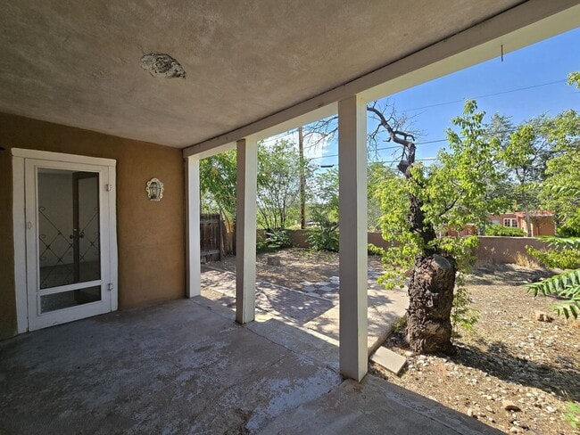 Building Photo - 808 Agua Fria St