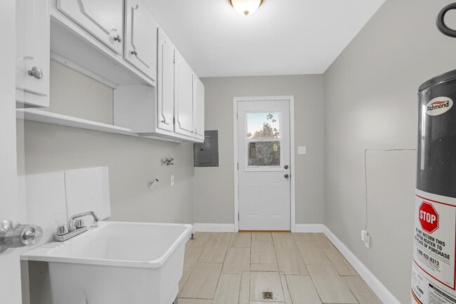 Building Photo - 5305 W 78th Ln
