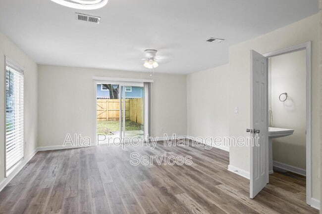 Building Photo - 11357 Bedford Oaks Dr