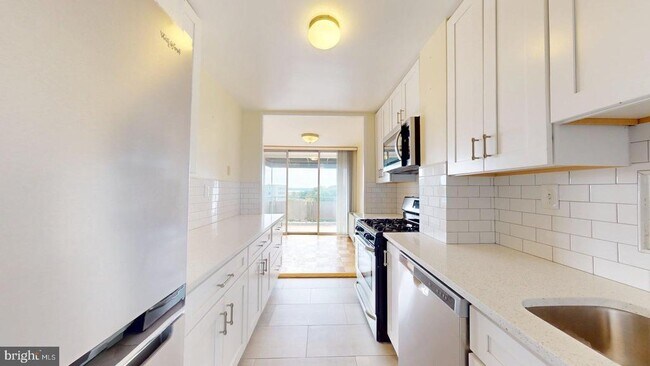 Building Photo - 6641 Wakefield Dr