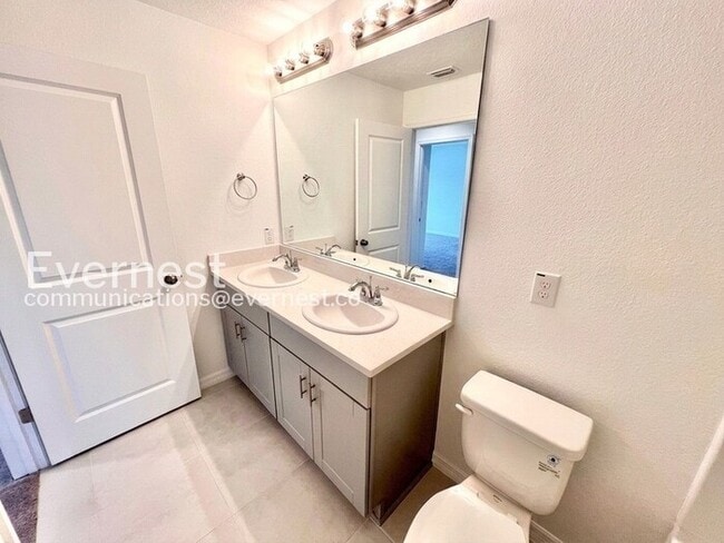 Building Photo - Spacious 5 Bed, 3.5 Bath Home with Fenced Yard and 2-Car Garage | Available Soon!