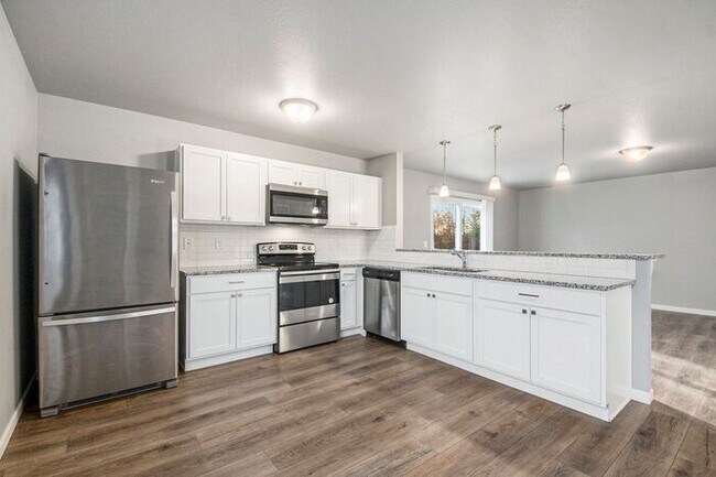 Building Photo - 2214 Macatawa Ln