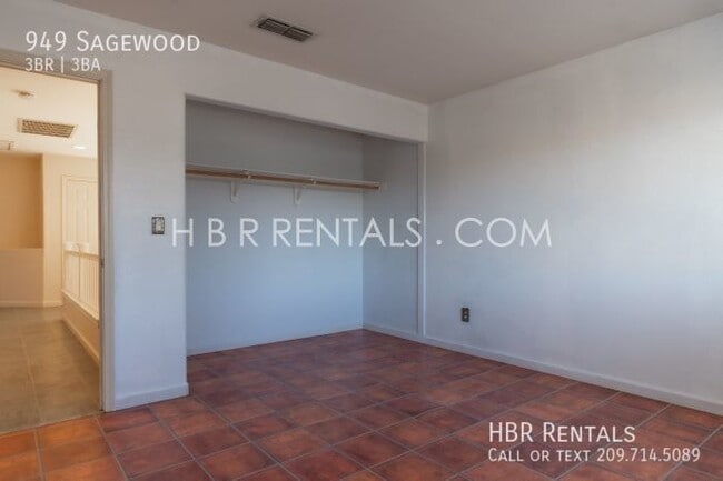 Building Photo - 949 Sagewood-