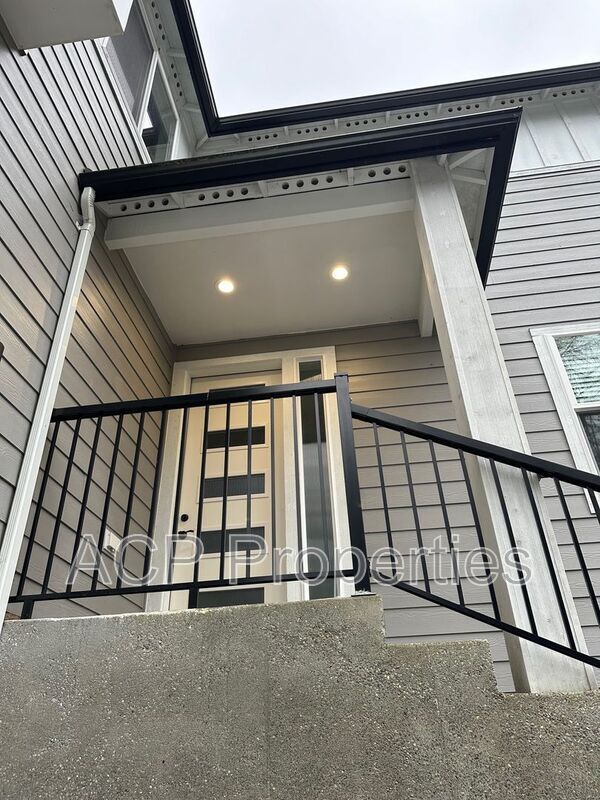 Building Photo - 8 Clematis Ln