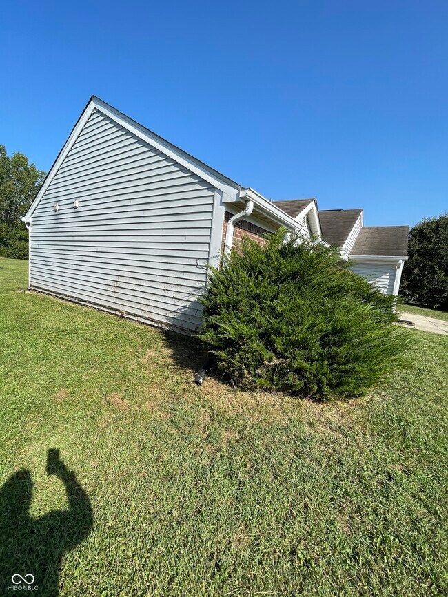Building Photo - 2717 N Rural St