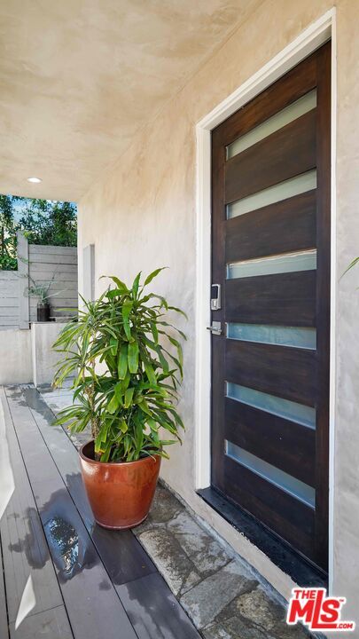 Building Photo - 116 S Glenroy Ave