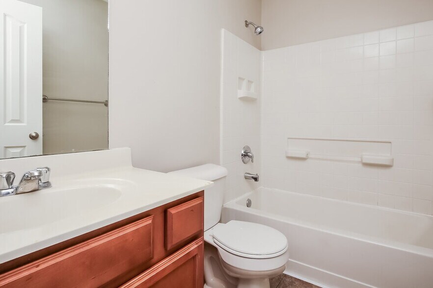 Building Photo - 8047 Logan Dr
