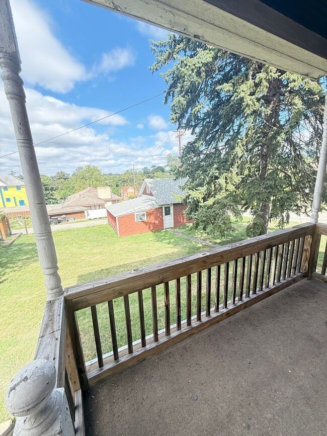 Building Photo - Updated 3 Bedroom 1 Bathroom in North Vers...