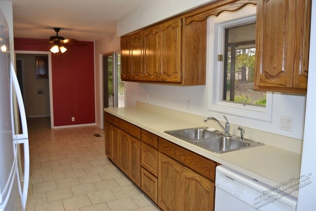 Building Photo - West Garea Area | Home | Unfurnished
