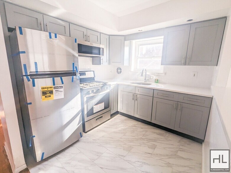 Building Photo - MICKLE AVENUE