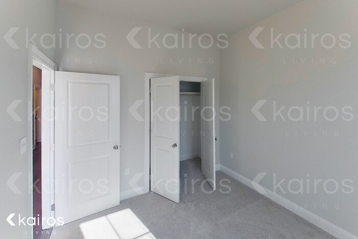 Building Photo - 4816 W Dacha Ln