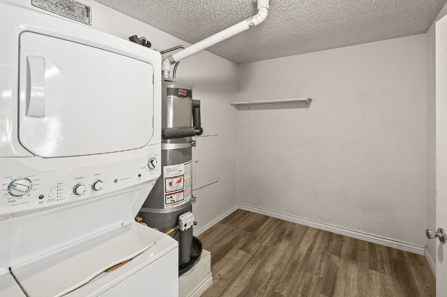 Building Photo - Welcome to your serene 3 BR 2.5 BA Townhome in College Park, San Diego!