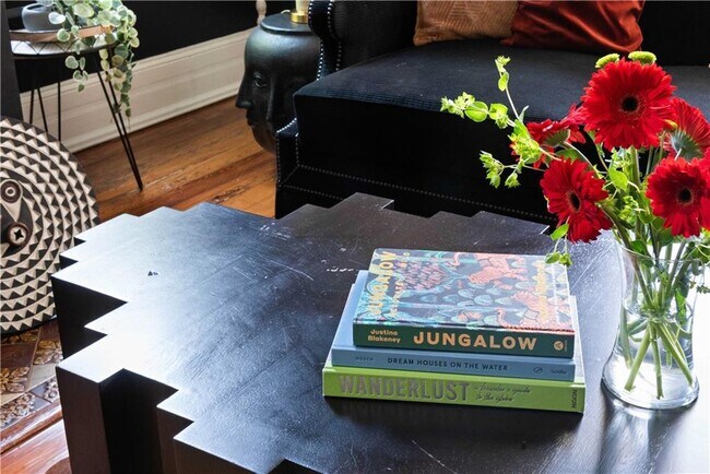 Building Photo - 383 Park Ave SE