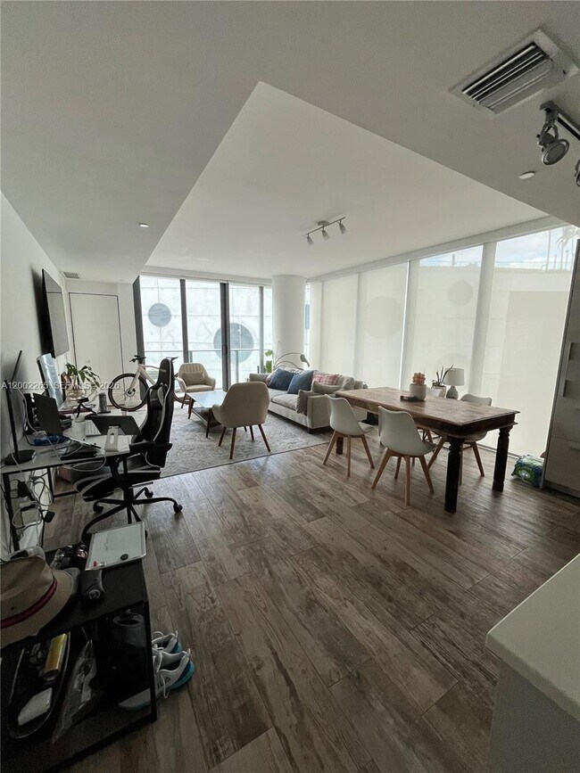 Building Photo - 650 NE 32nd St