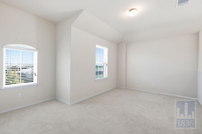 Building Photo - 729 Manzano Ln