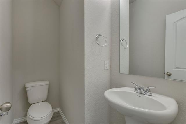 Building Photo - 2816 Bellflower Dr
