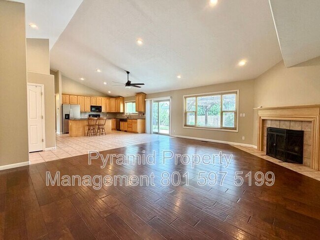 Building Photo - 961 Golden Pheasant Dr