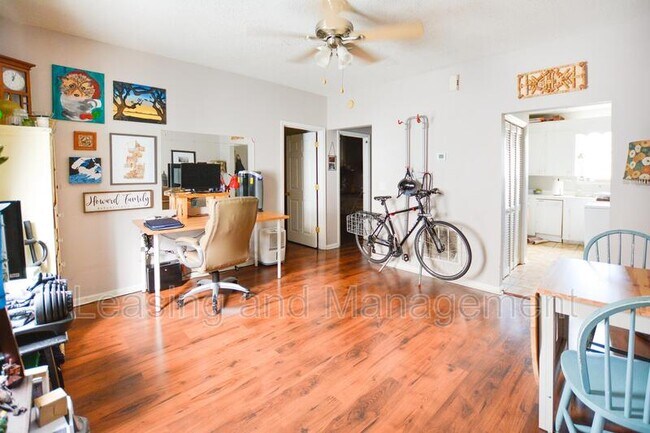 Building Photo - 146 Line St