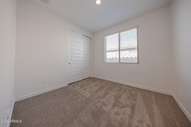 Building Photo - 16581 W Charlotte Dr