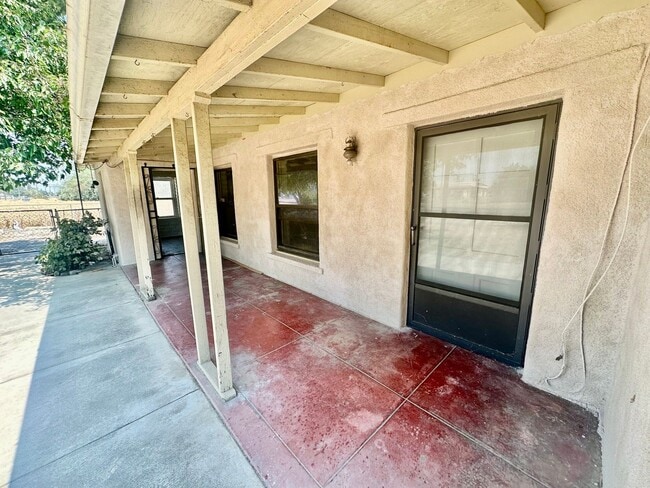 Building Photo - Fully Renovated West Fresno 4/2
