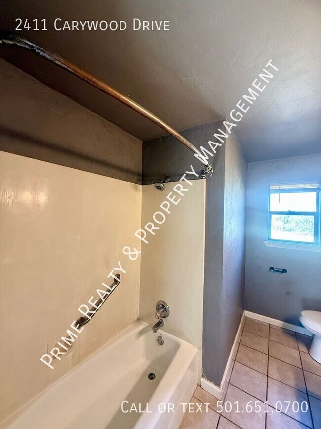 Building Photo - 2411 Carywood Dr