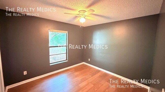 Building Photo - 104 E Osceola St